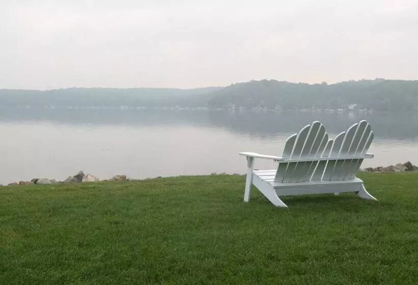 Lomakeskus Bay Pointe Inn