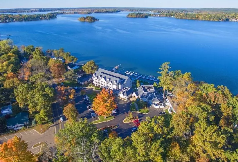 Lomakeskus Bay Pointe Inn