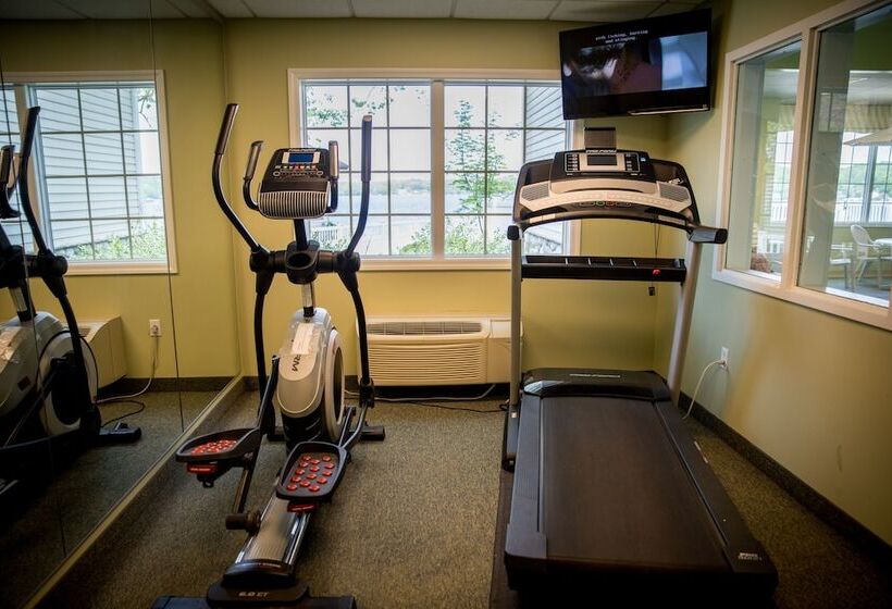 منتجع Bay Pointe Inn