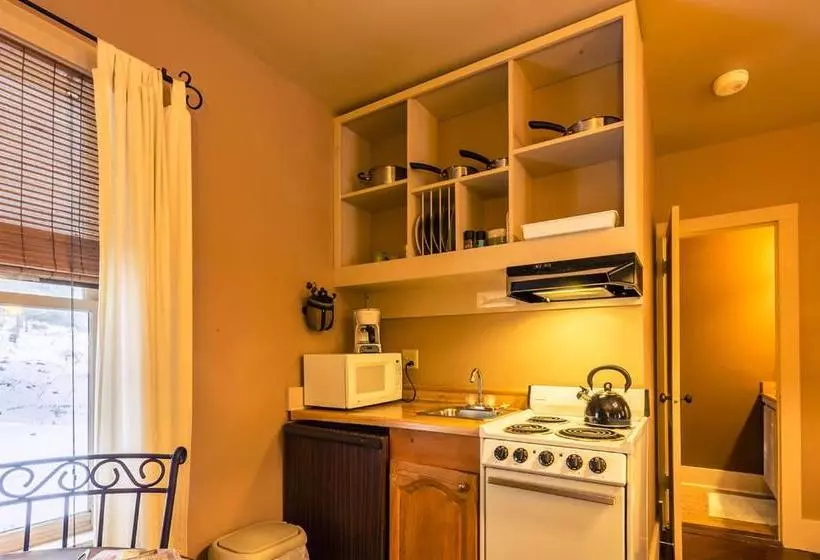 Snow Goose Bed And Breakfast