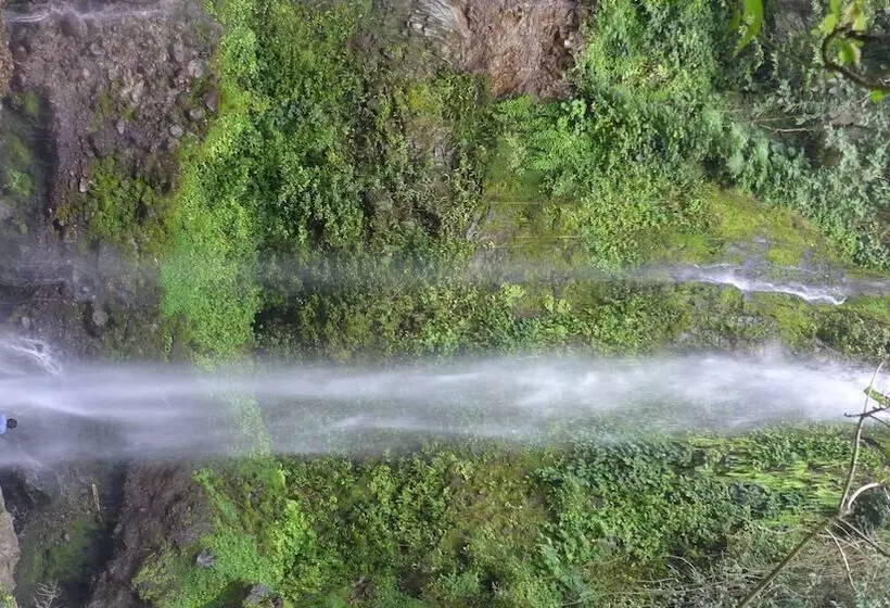 ホテル Maninjau Indah