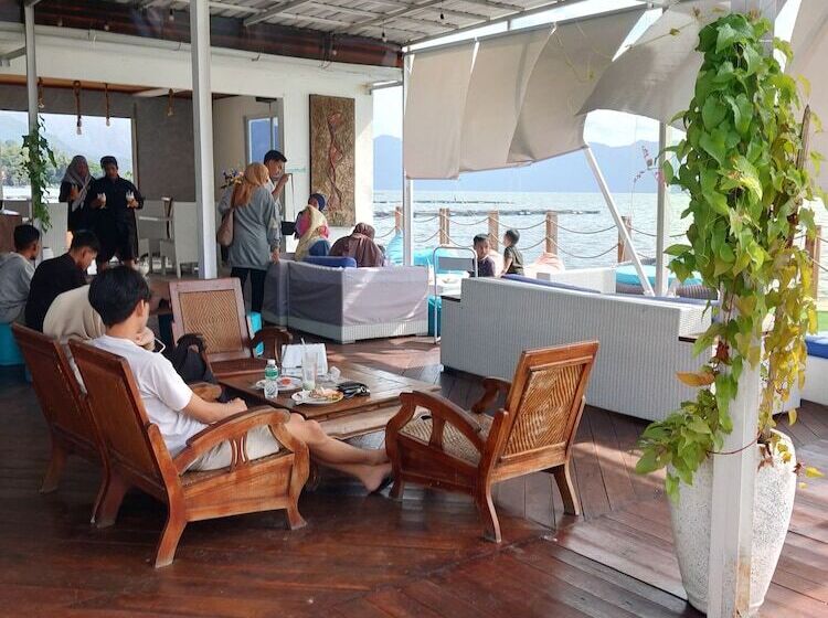 בית מלון כפרי Maninjau Indah