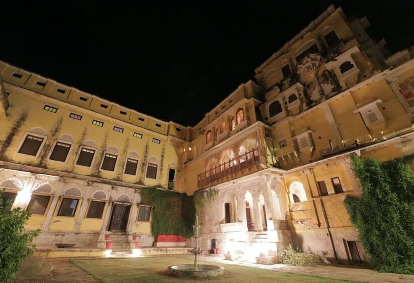 בית מלון כפרי Ghanerao Castle Ranakpur