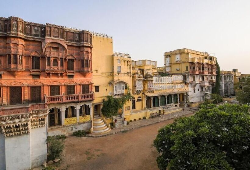 בית מלון כפרי Ghanerao Castle Ranakpur