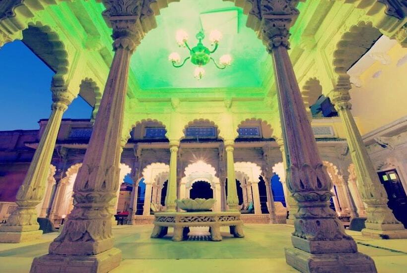 בית מלון כפרי Ghanerao Castle Ranakpur