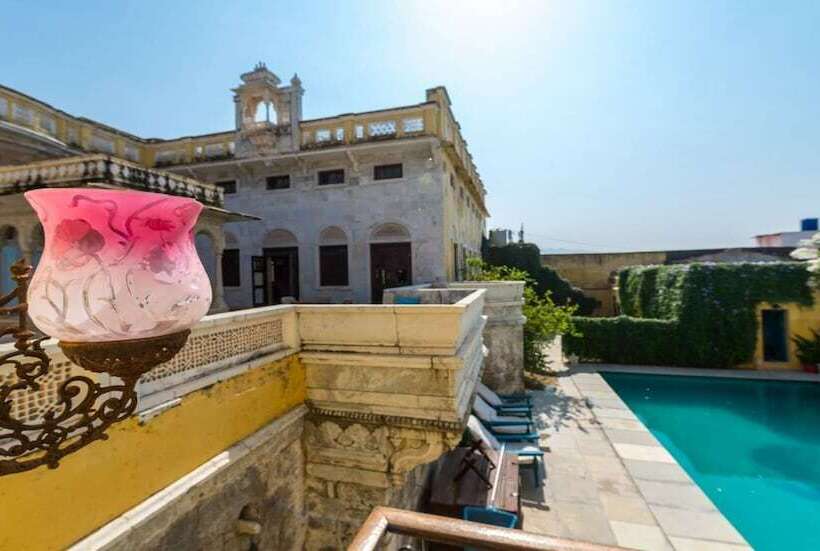 בית מלון כפרי Ghanerao Castle Ranakpur