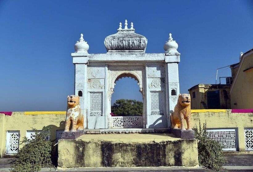 בית מלון כפרי Ghanerao Castle Ranakpur
