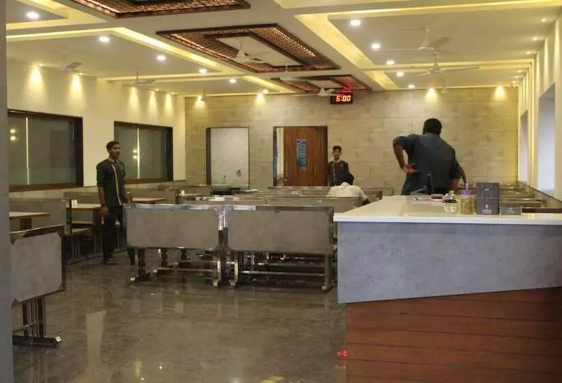 ホテル Satkar Chhatral