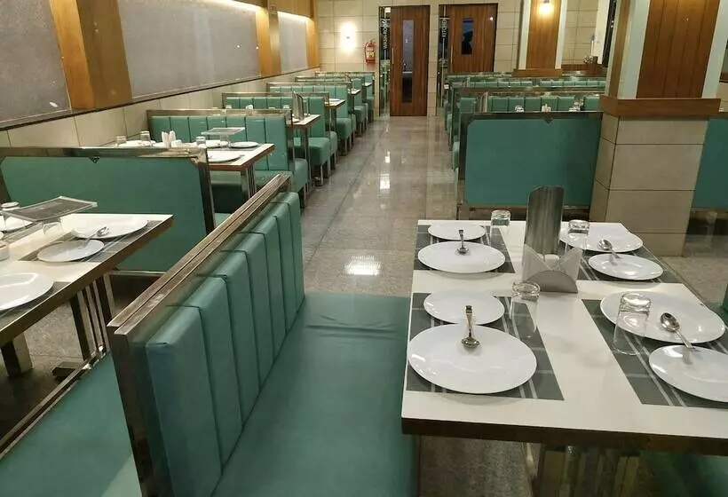 ホテル Satkar Chhatral