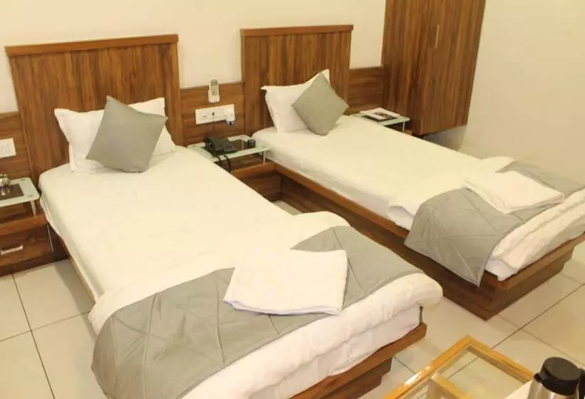 ホテル Satkar Chhatral