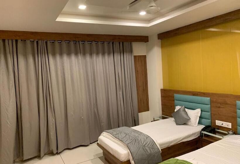 酒店 Satkar Chhatral