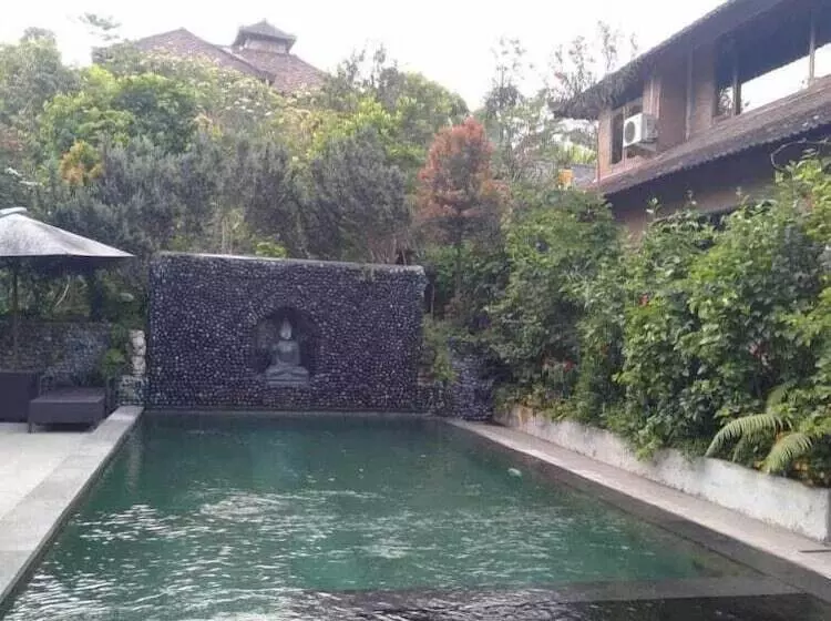 ペンション Topok House