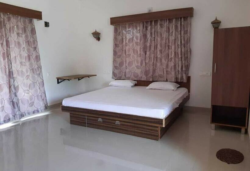 Aranya Kutir Resort   Hostel