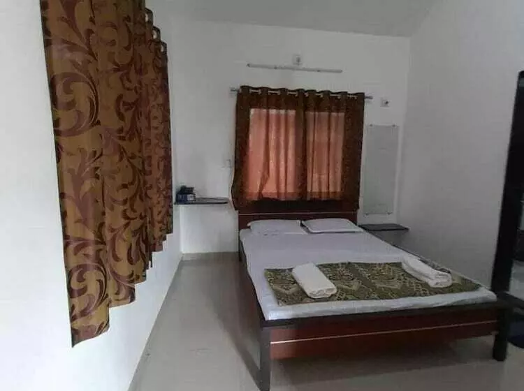 Aranya Kutir Resort   Hostel