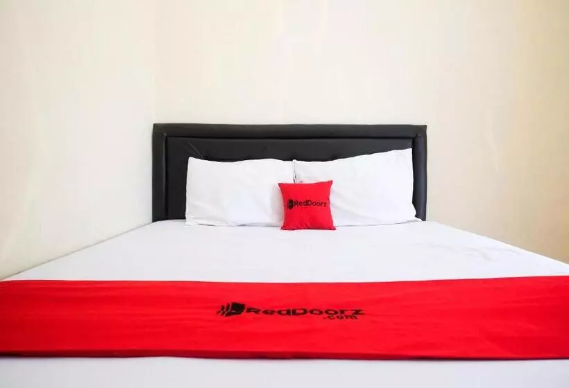 Retkeilymaja Reddoorz At Putri Syariah Brebes