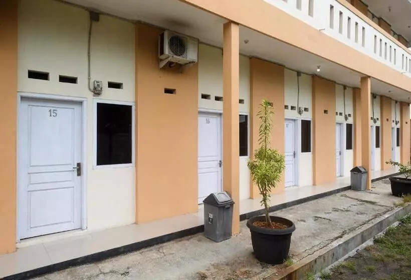 Retkeilymaja Reddoorz At Putri Syariah Brebes