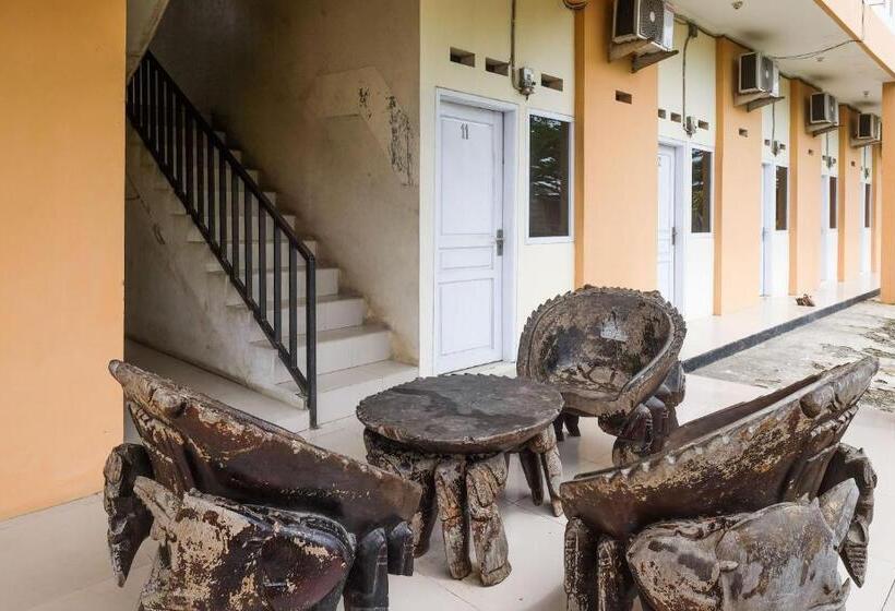 Hostel Reddoorz At Putri Syariah Brebes