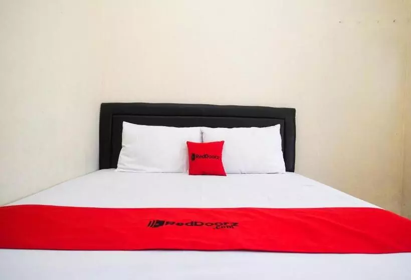 Retkeilymaja Reddoorz At Putri Syariah Brebes