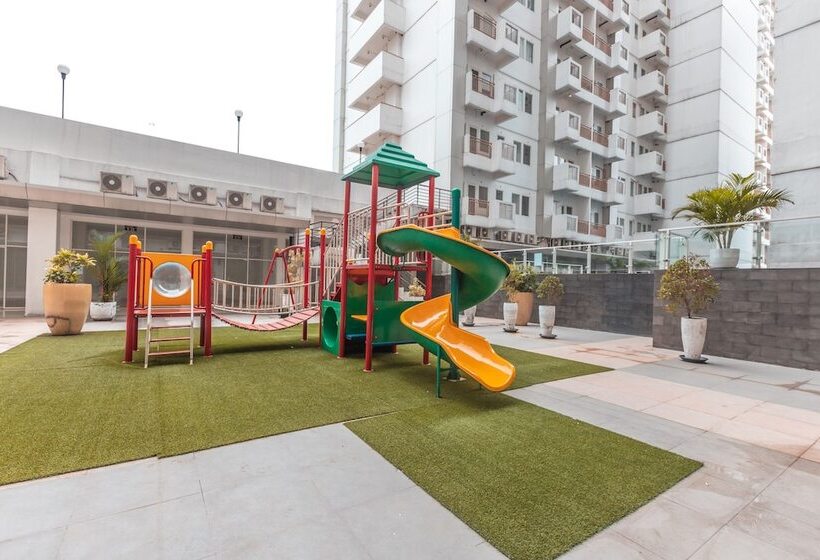 Общежитие Sentul Tower By Oyo Rooms