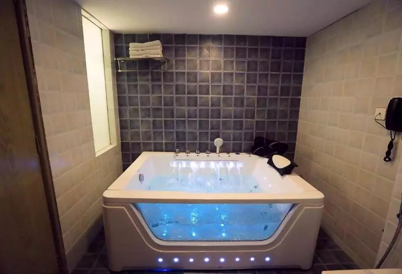 Humming Bird Hotel & Banquet