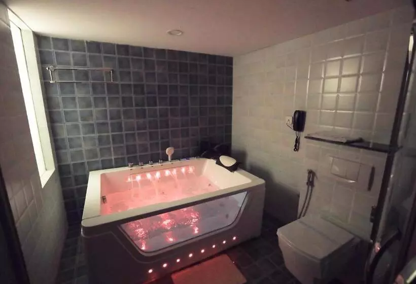 Humming Bird Hotel & Banquet