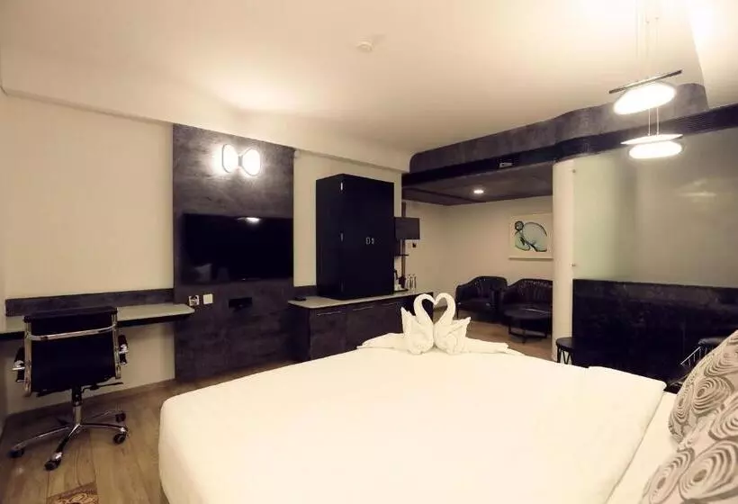 Humming Bird Hotel & Banquet