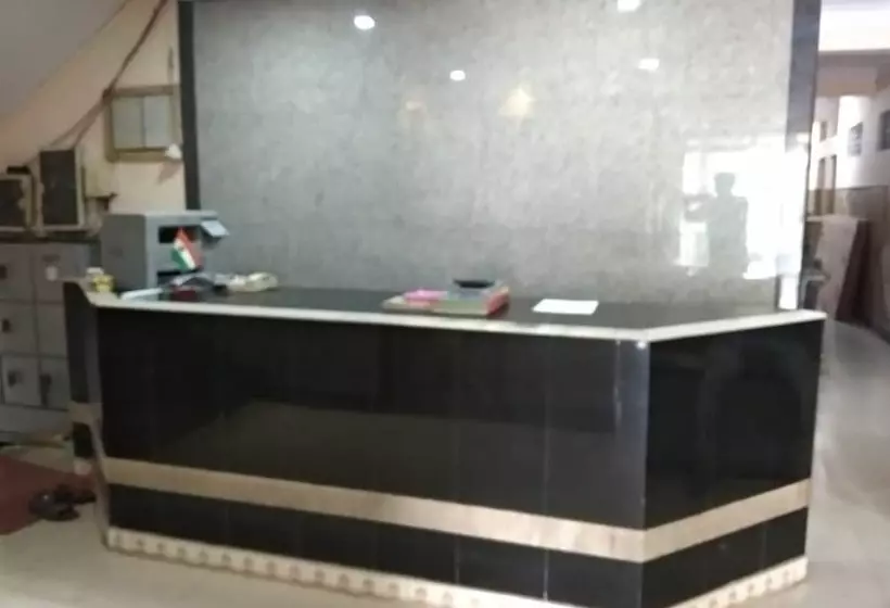 ホテル Iroomz  Sagar Deluxe