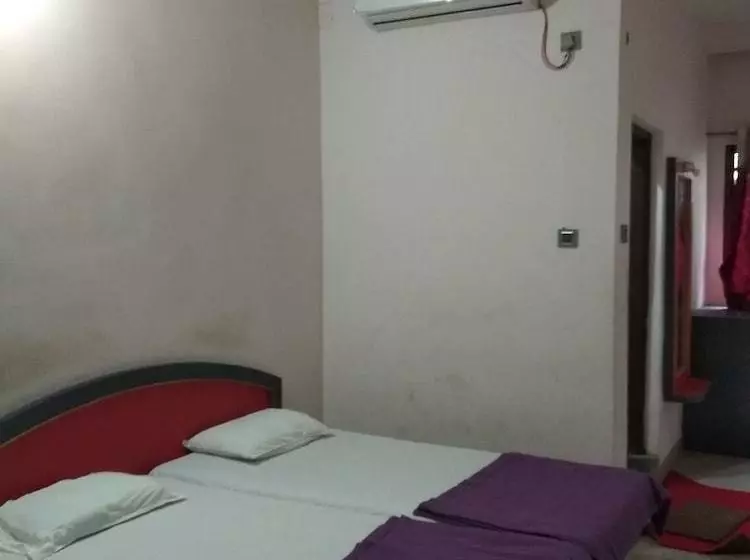 ホテル Iroomz  Sagar Deluxe