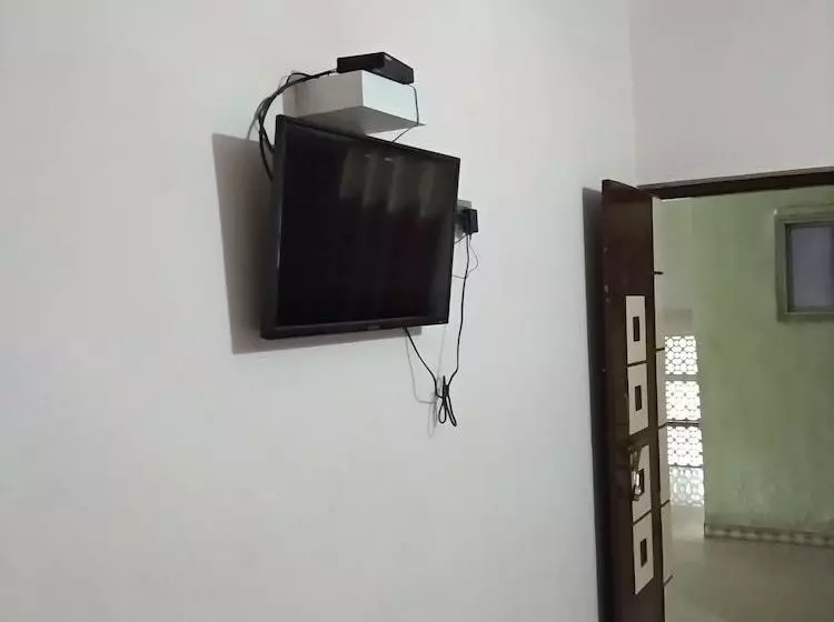 ホテル Iroomz  Sagar Deluxe