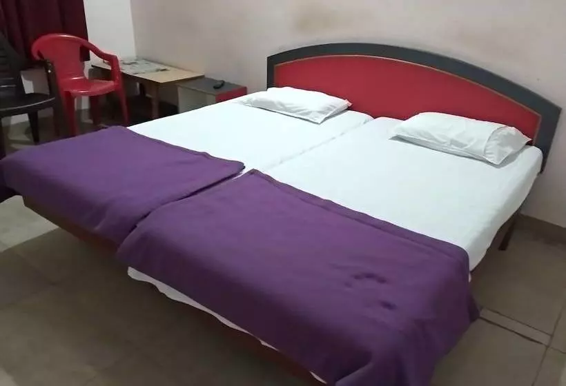 ホテル Iroomz  Sagar Deluxe