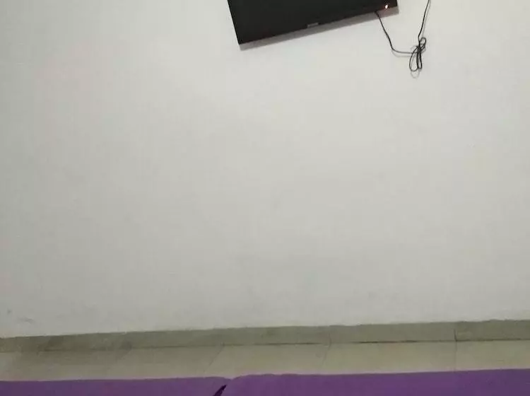 ホテル Iroomz  Sagar Deluxe