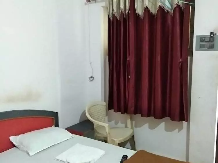 ホテル Iroomz  Sagar Deluxe