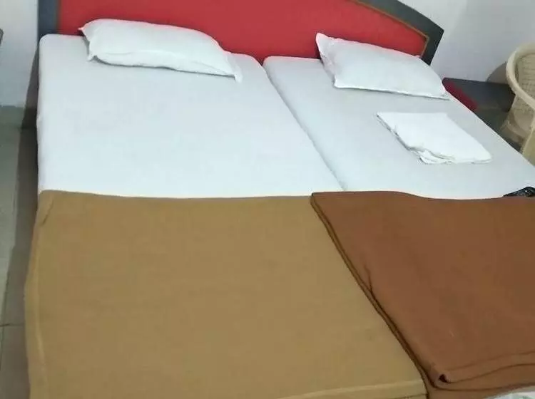 ホテル Iroomz  Sagar Deluxe