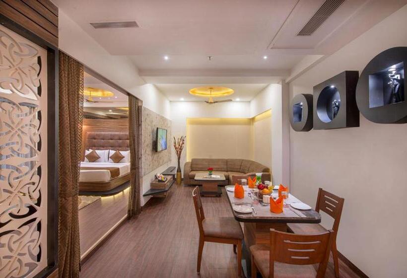 בית מלון כפרי Lords Eco Inn Morbi