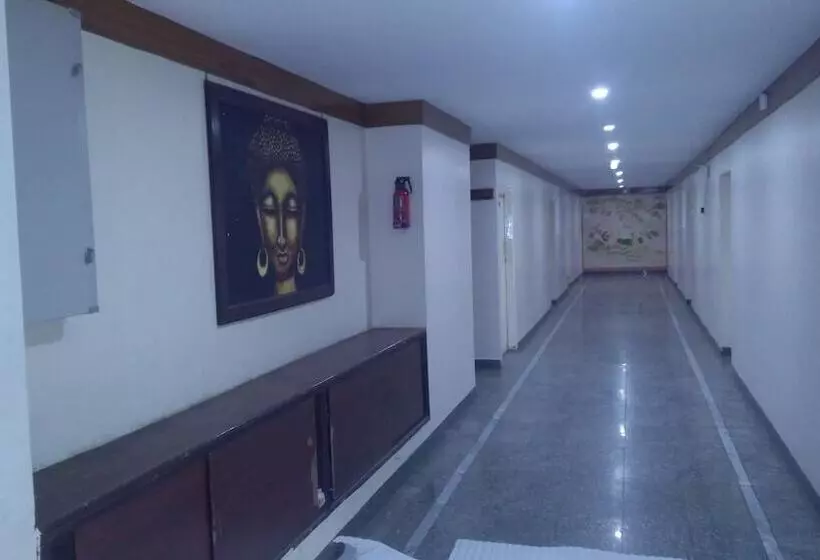 Hotelli Iroomz Sapthagiri Balla