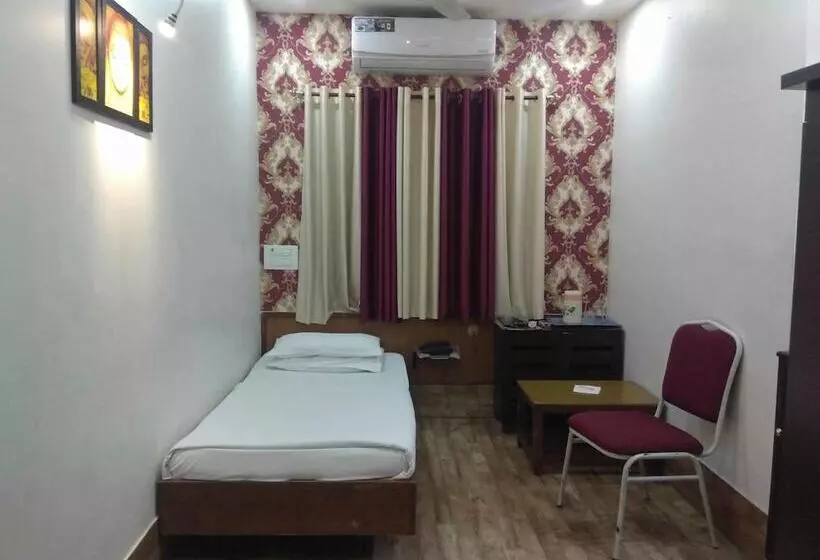 Hotelli Iroomz Sapthagiri Balla