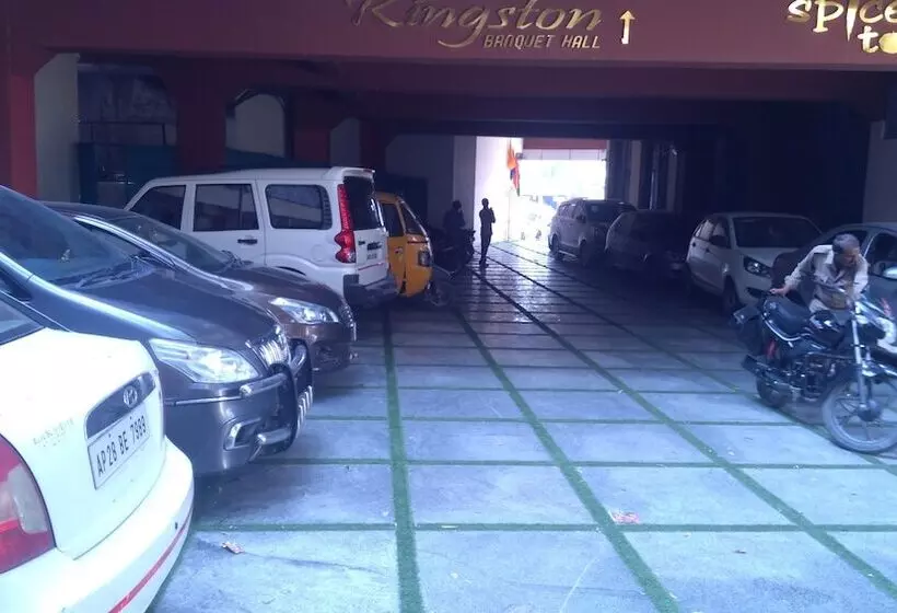 Hotelli Iroomz Sapthagiri Balla