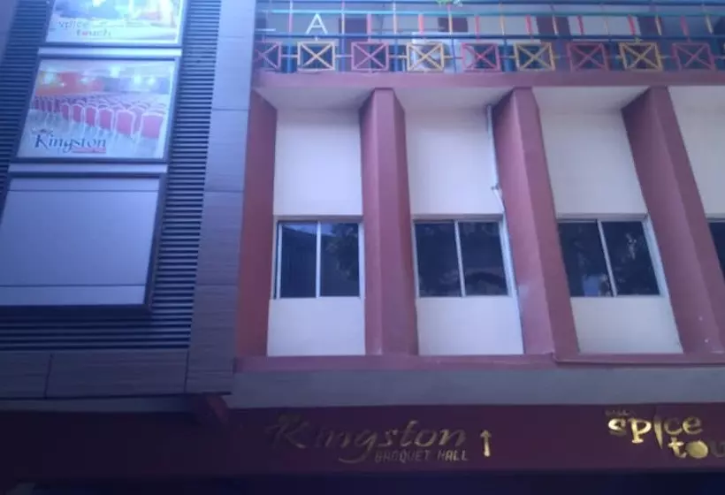 Hotelli Iroomz Sapthagiri Balla