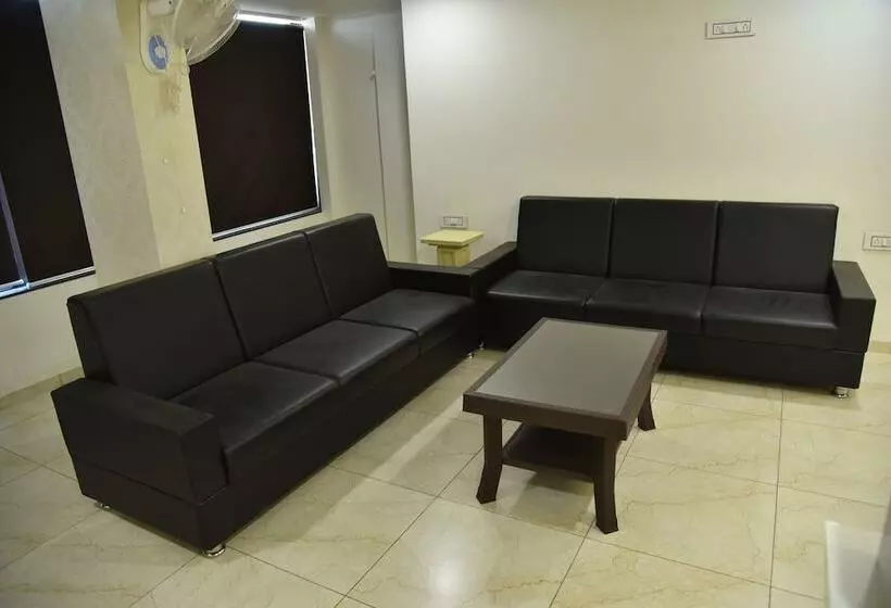 Hotel Savera Inn