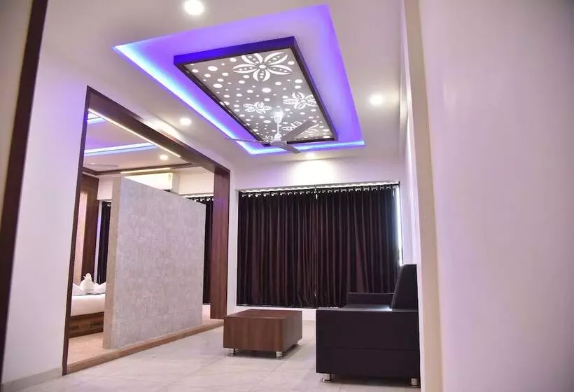 Hotel Savera Inn