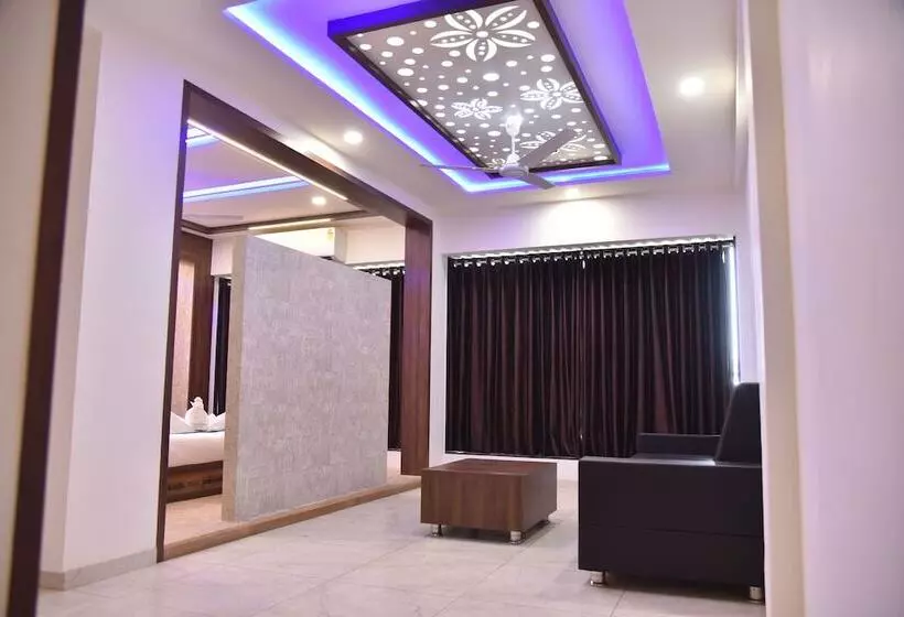 Hotel Savera Inn
