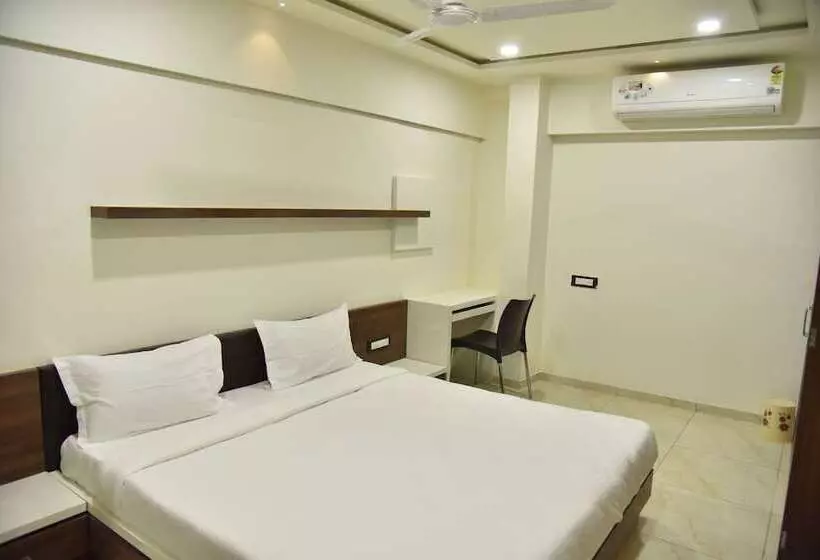Hotel Savera Inn