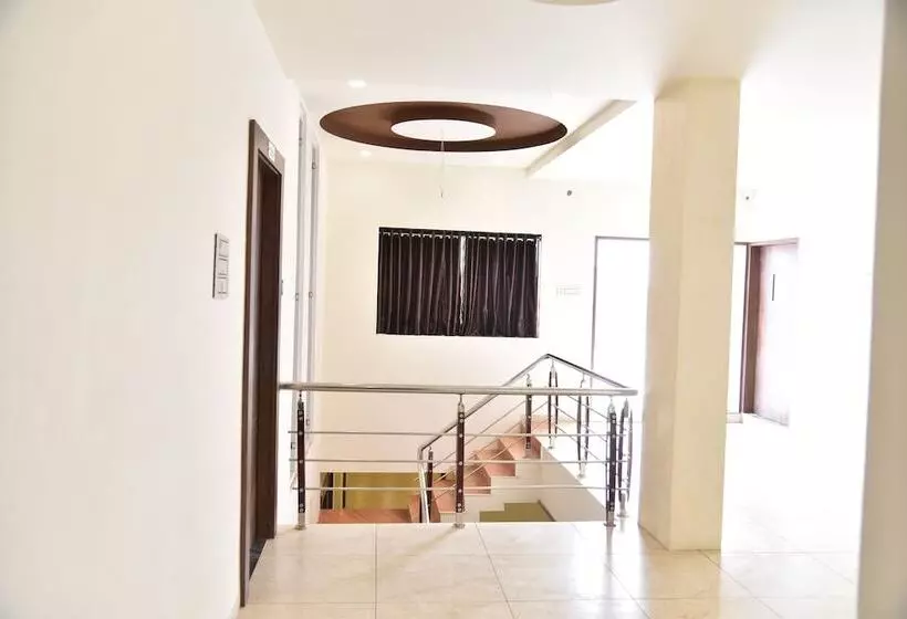 Hotel Savera Inn
