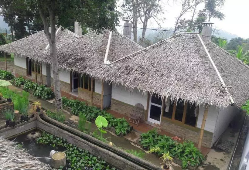 Hotelli Oyo 2922 Wisma Kampoeng Ciherang