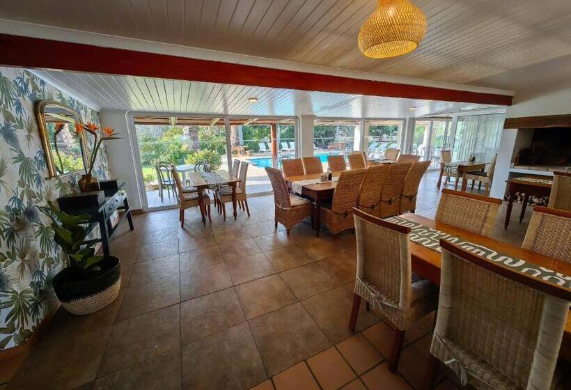 ペンション Oyster Bay Lodge