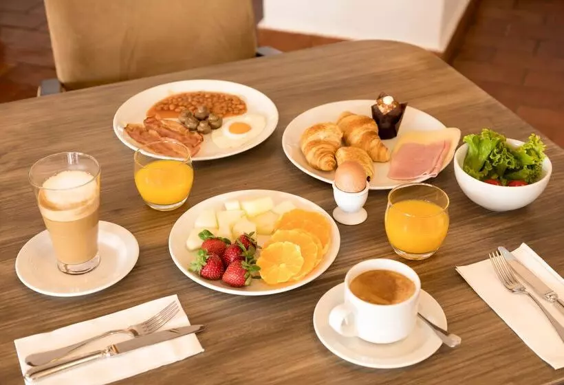 Отель Carvoeiro Plaza