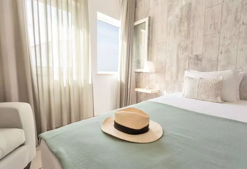 Отель Carvoeiro Plaza