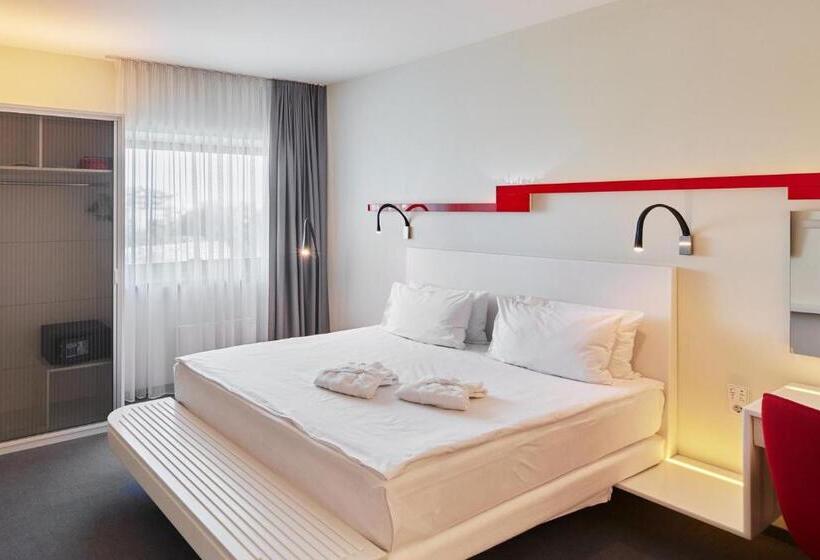 هتل Holiday Inn Vilnius, An Ihg