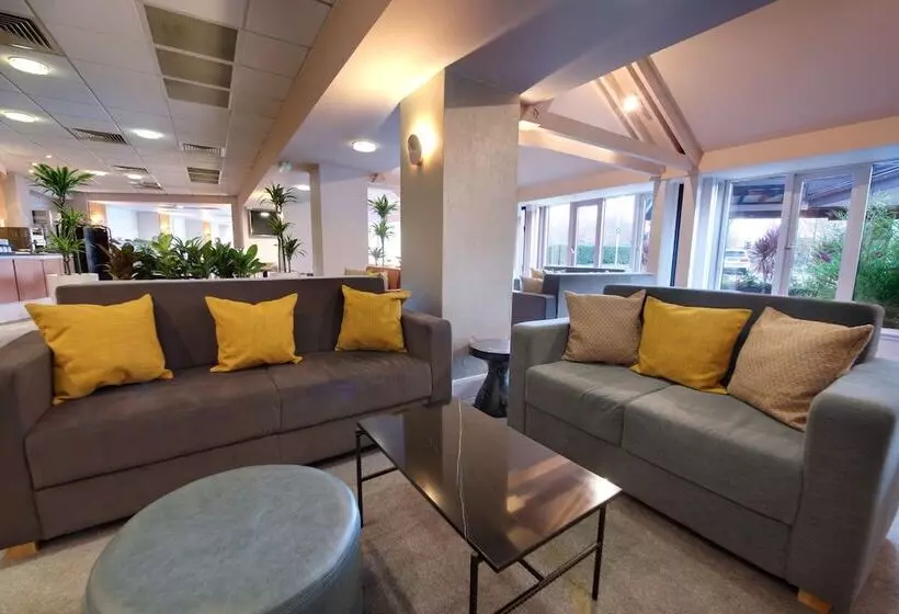 Waterloo Hub Hotel & Suites