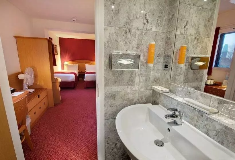 Waterloo Hub Hotel & Suites